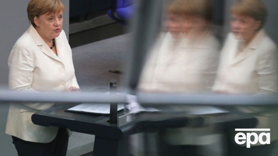 Ангела Меркель заявила, что постоянно находится в контакте с Владимиром Путиным