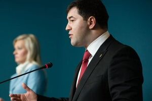 По словам Насирова, после повышения зарплат сотрудники ГФС будут получать около 5 тыс. гривен