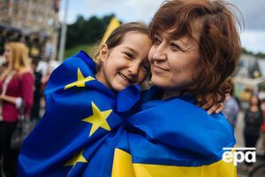 Молодые украинцы "не отделяют себя от независимой Украины, они – ее часть", заявила социолог Елена Злобина