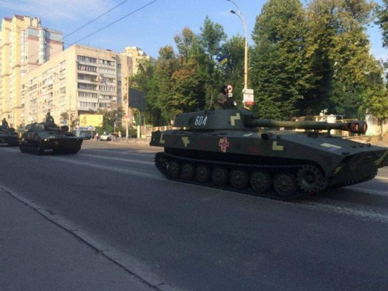 В "Киевавтодоре" подсчитывают убытки от проезда бронетехники по городу