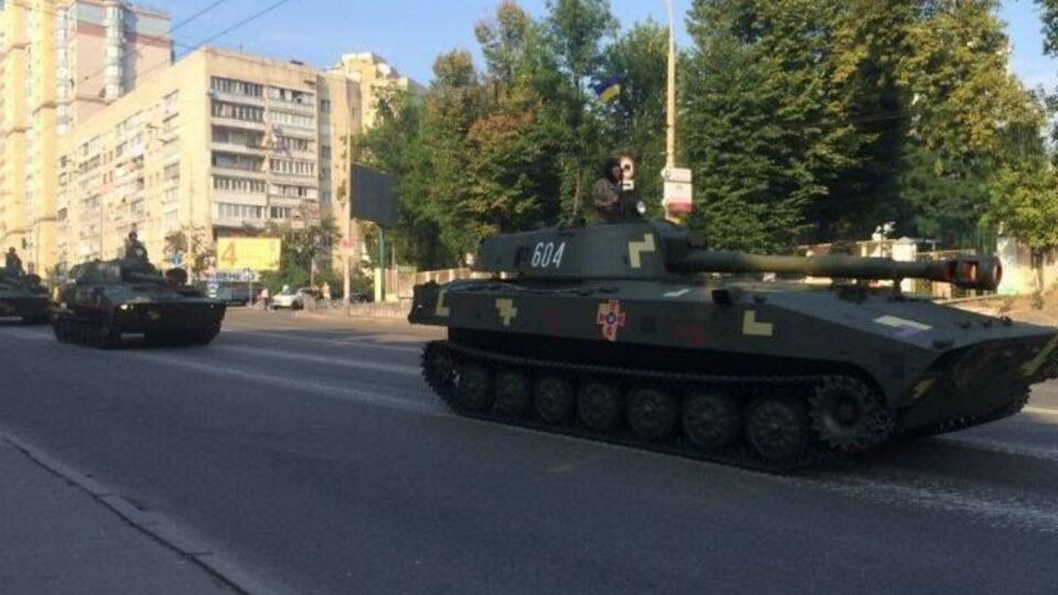 В "Киевавтодоре" подсчитывают убытки от проезда бронетехники по городу