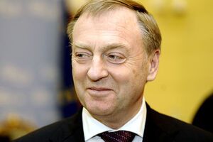 Лавринович заверил, что не собирается покидать страну