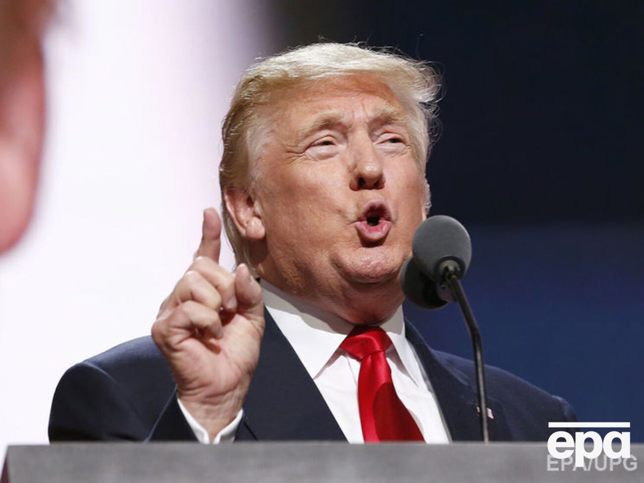 Трамп уволил советника