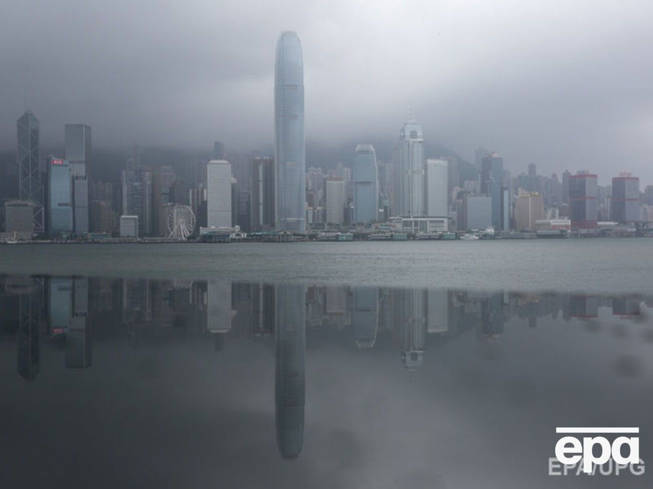 Тайфун лишь "зацепил" Гонконг