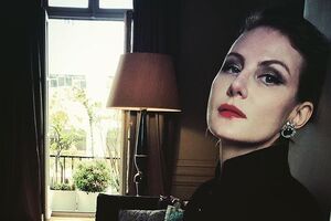 Литвинова показала, как позирует для фотосессии