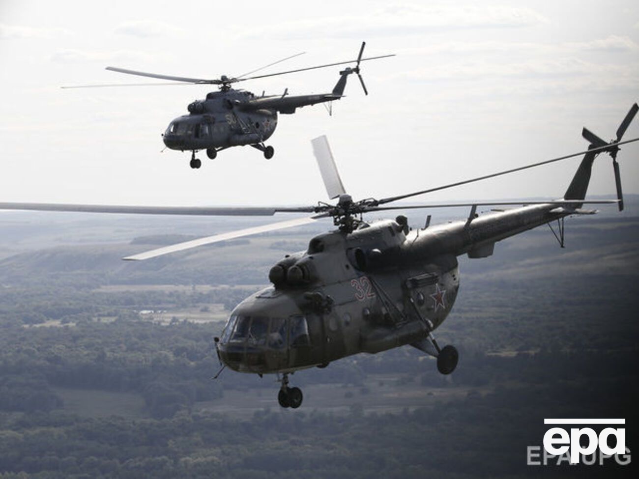 Очевидцы сообщают об атаках российской авиации в районе крушения вертолета ВВС РФ