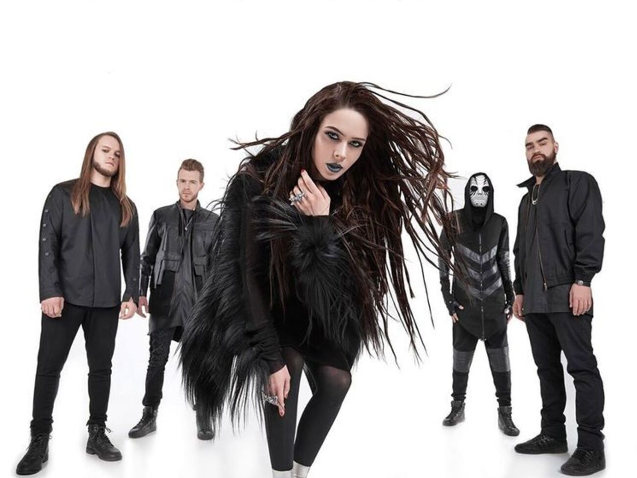 Санина с синей помадой на губах снялась в клипе Perfection