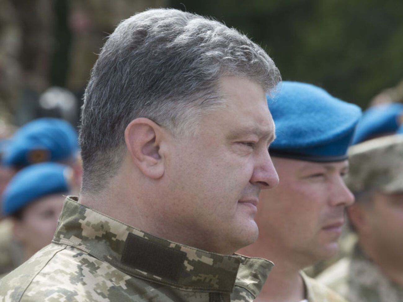 Петр Порошенко:&nbsp;Никто не отнимет право украинского народа отдавать честь, уважение украинским военным