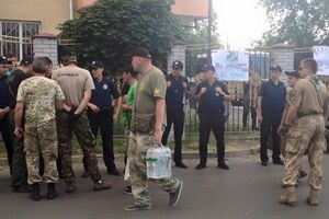 Представители добровольческих батальонов не собираются расходиться