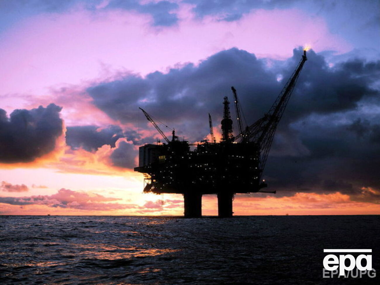 Цены на нефть падают вторую неделю подряд