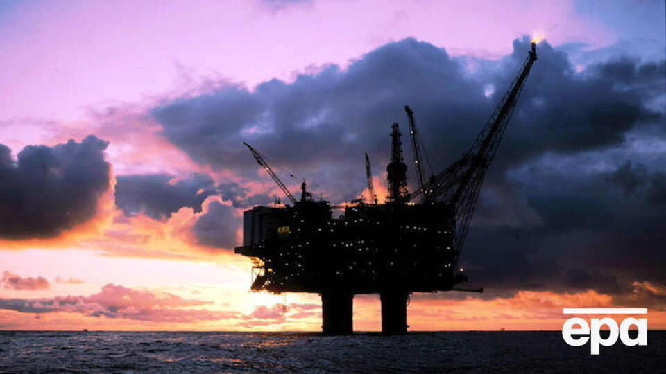 Цены на нефть падают вторую неделю подряд