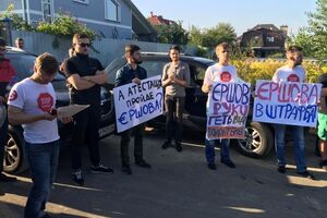 "Автомайдан" приехал к экс-главе ГАИ