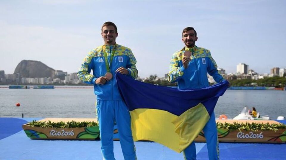 Бронзовые медалисты Игр Мищук (слева) и Янчук