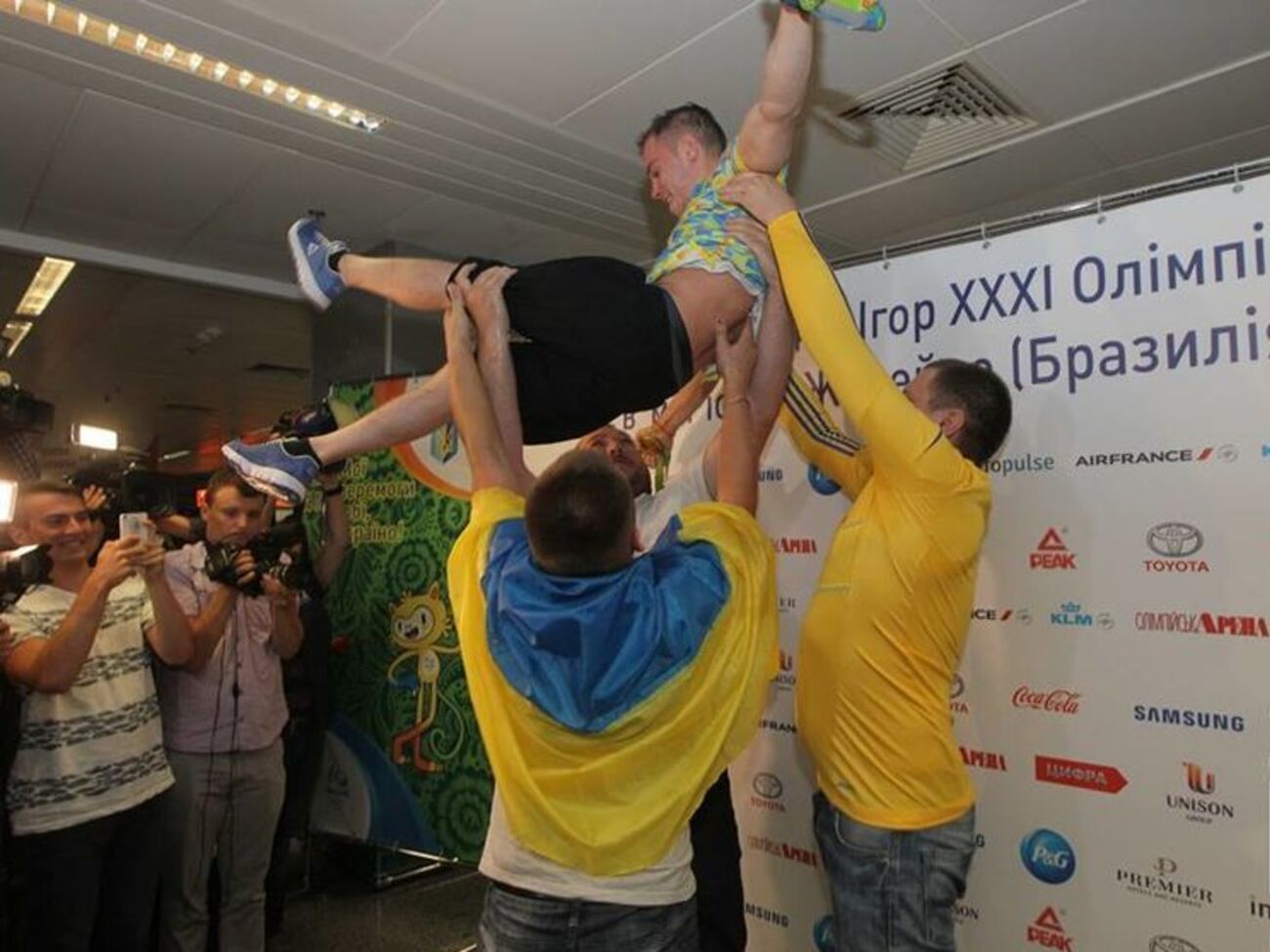 Болельщики встретили&nbsp;Верняева в аэропорту Борисполь