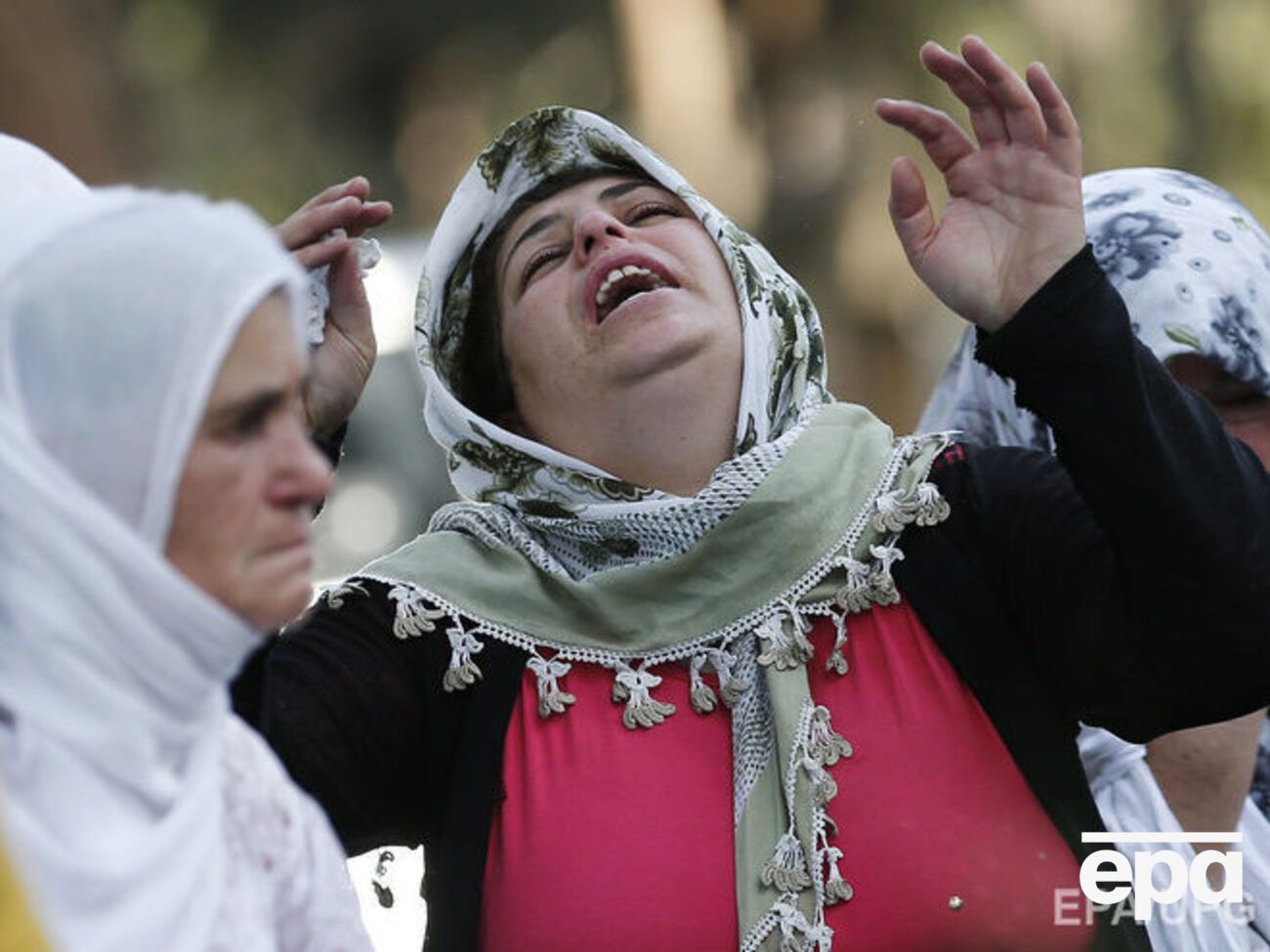 Жители Турции скорбят о жертвах взрыва на свадьбе в Газиантепе. Фоторепортаж
