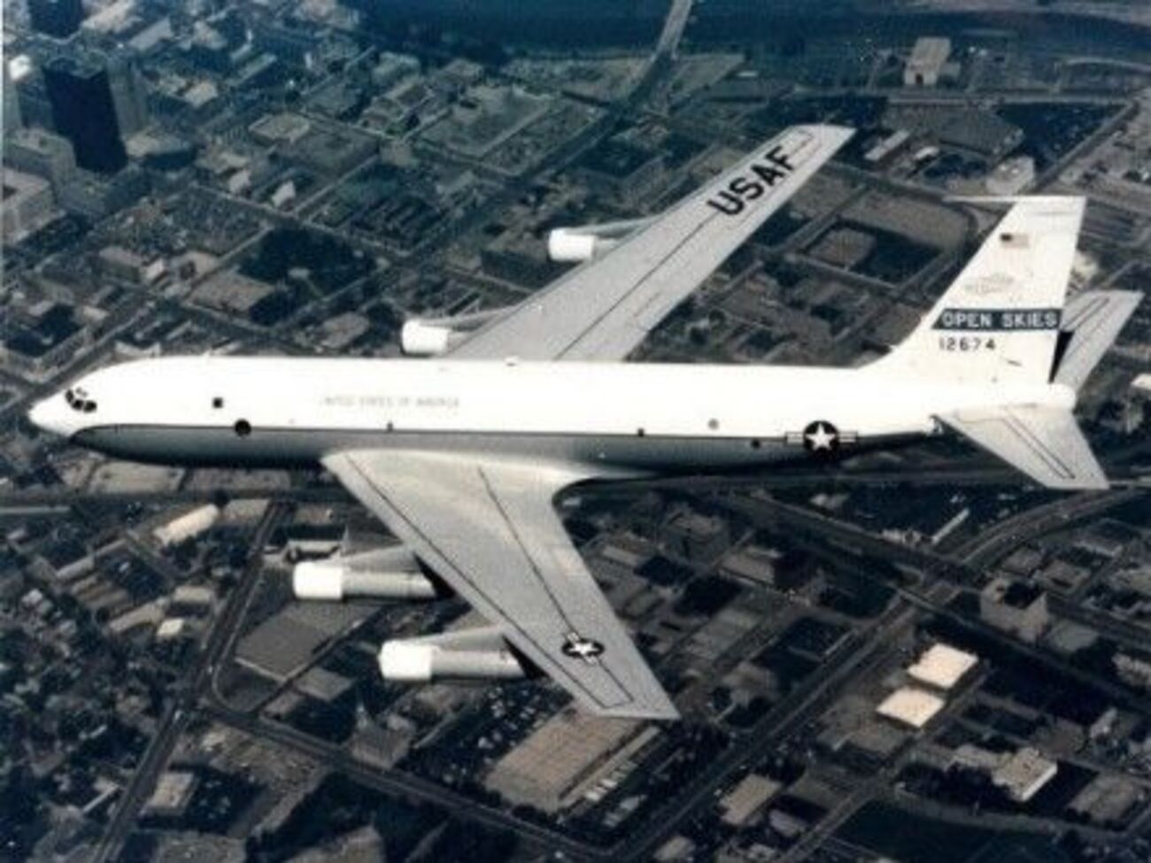 Наблюдательный самолет OC-135B
