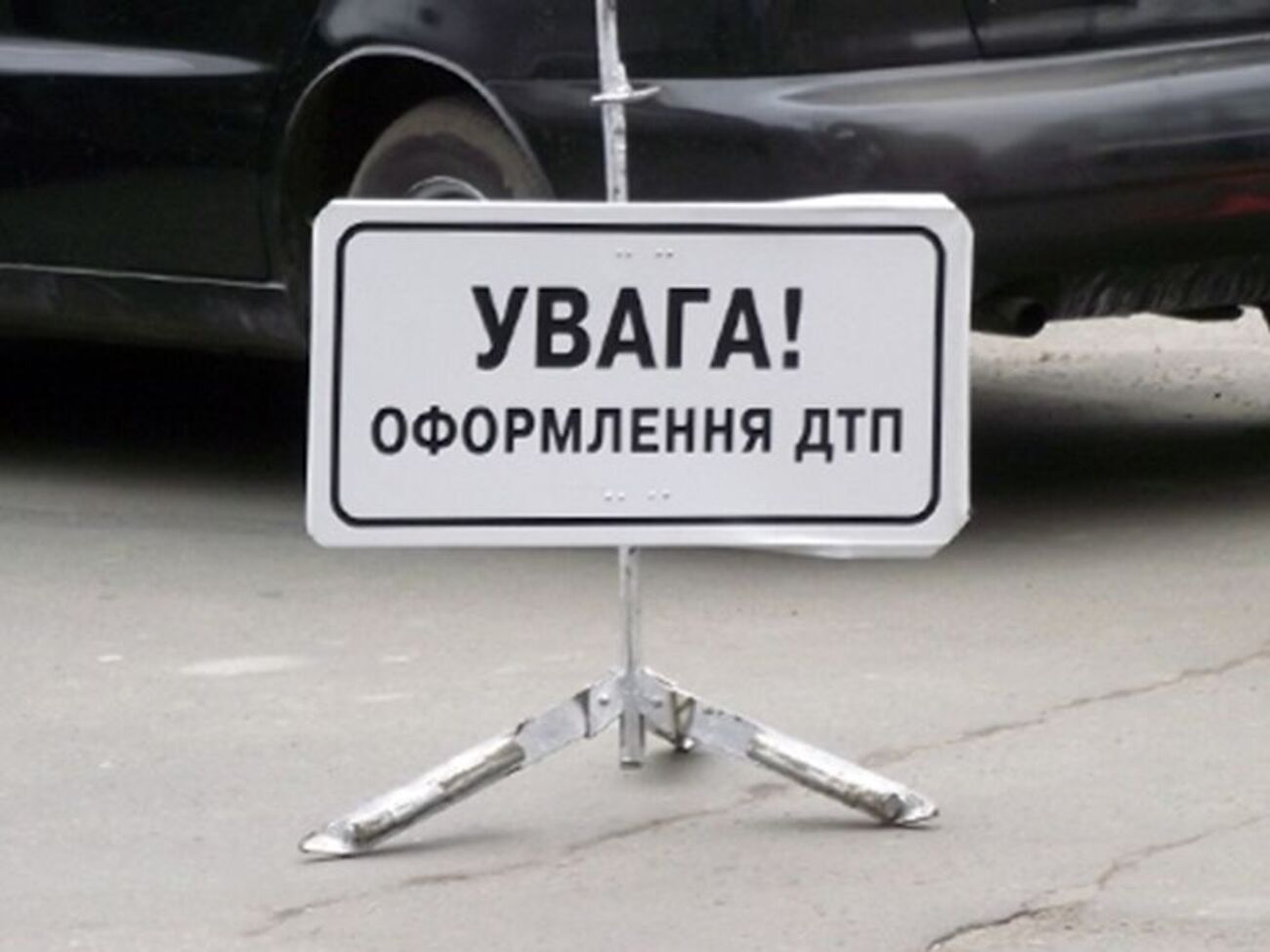 Микроавтобус Mercedes Vito выехал на встречную и врезался в туристический автобус