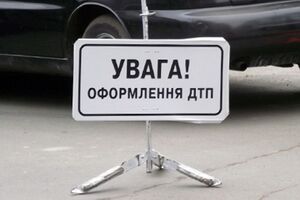 Микроавтобус Mercedes Vito выехал на встречную и врезался в туристический автобус