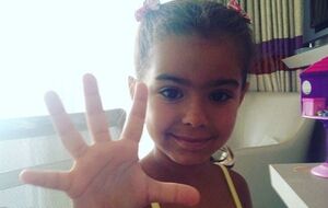 Пятилетняя дочь Ани Лорак отдыхает на родине своего отца – в Турции