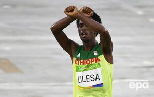 Лилеса на финише марафона в Рио