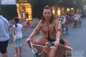 48-летняя Кильчицкая прокатилась по улочкам итальянского города Форте-деи-Марми