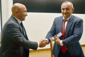 Новым прокурором Крыма стал Гюндуз Мамедов (слева)