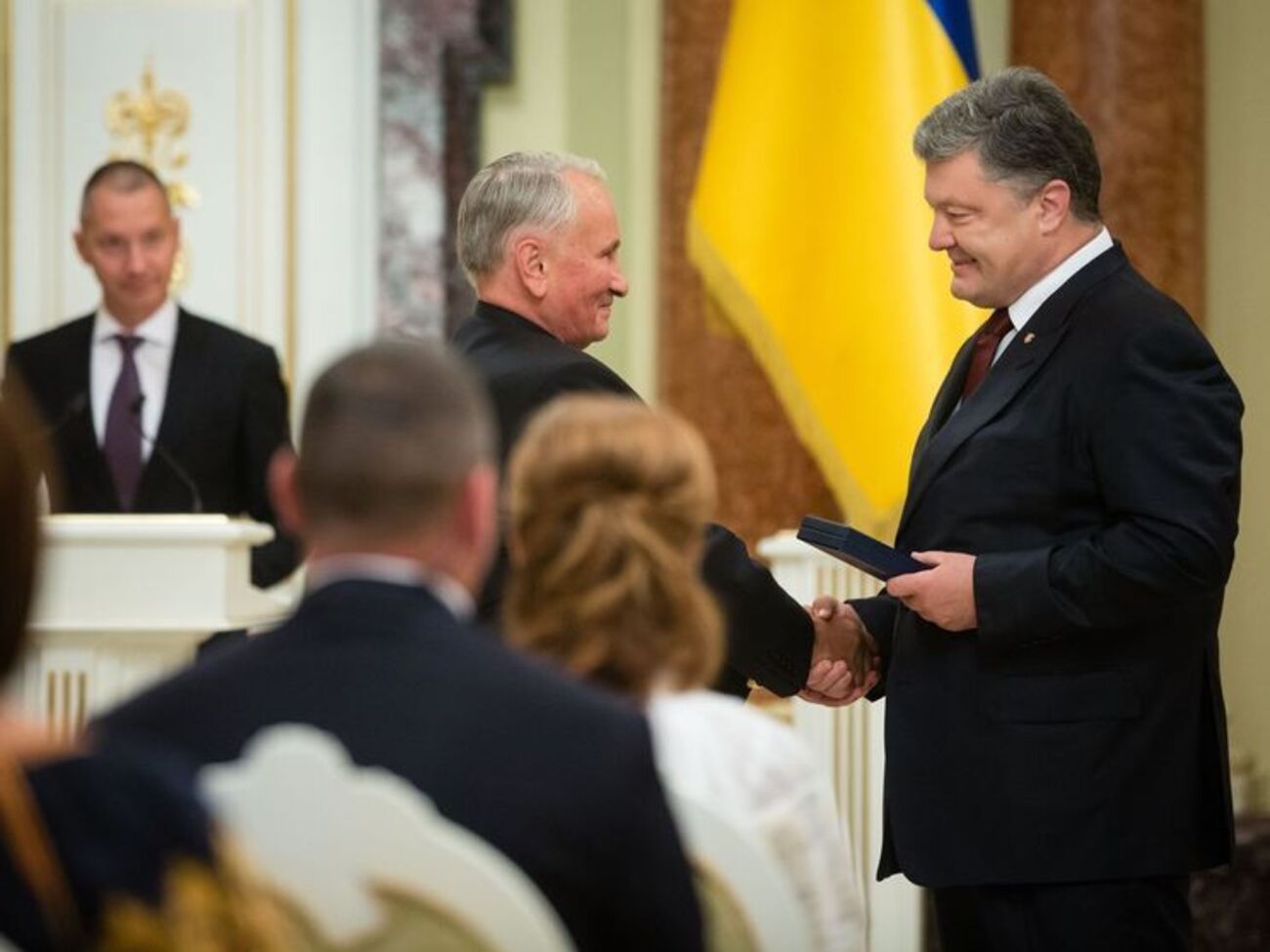 Порошенко по случаю годовщины независимости Украины отметил государственными наградами иностранных граждан