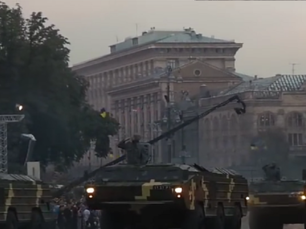Как ожидается, в параде примет участие более 200 единиц военной техники