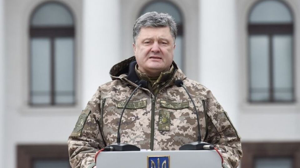Порошенко вручит в Харькове ключи от квартир 26 семьям военных