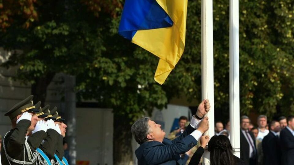 Порошенко: Москва не зря страшилась нашего флага