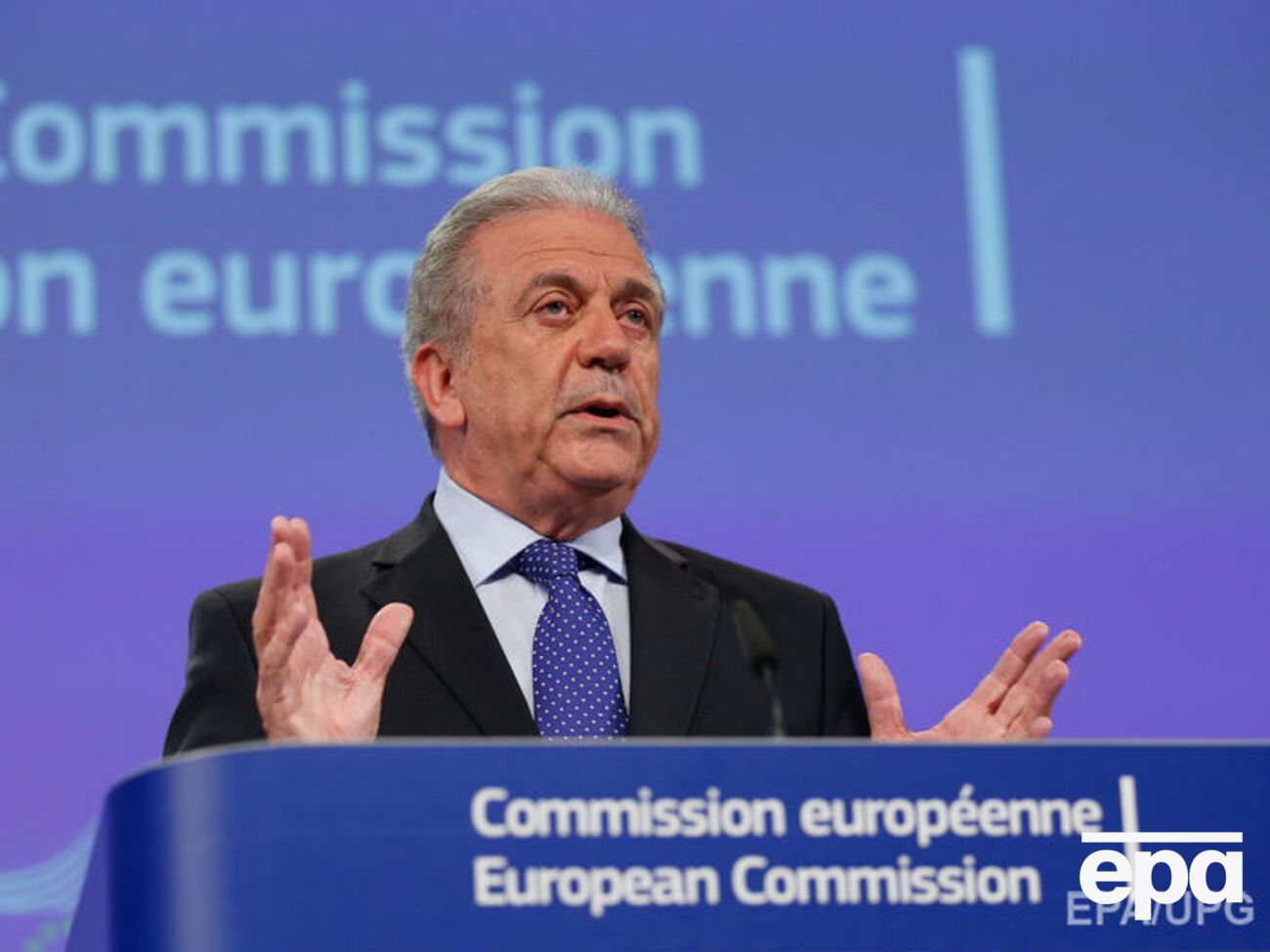 Аврамопулос сообщил, сколько будет стоить странам непринятый мигрант