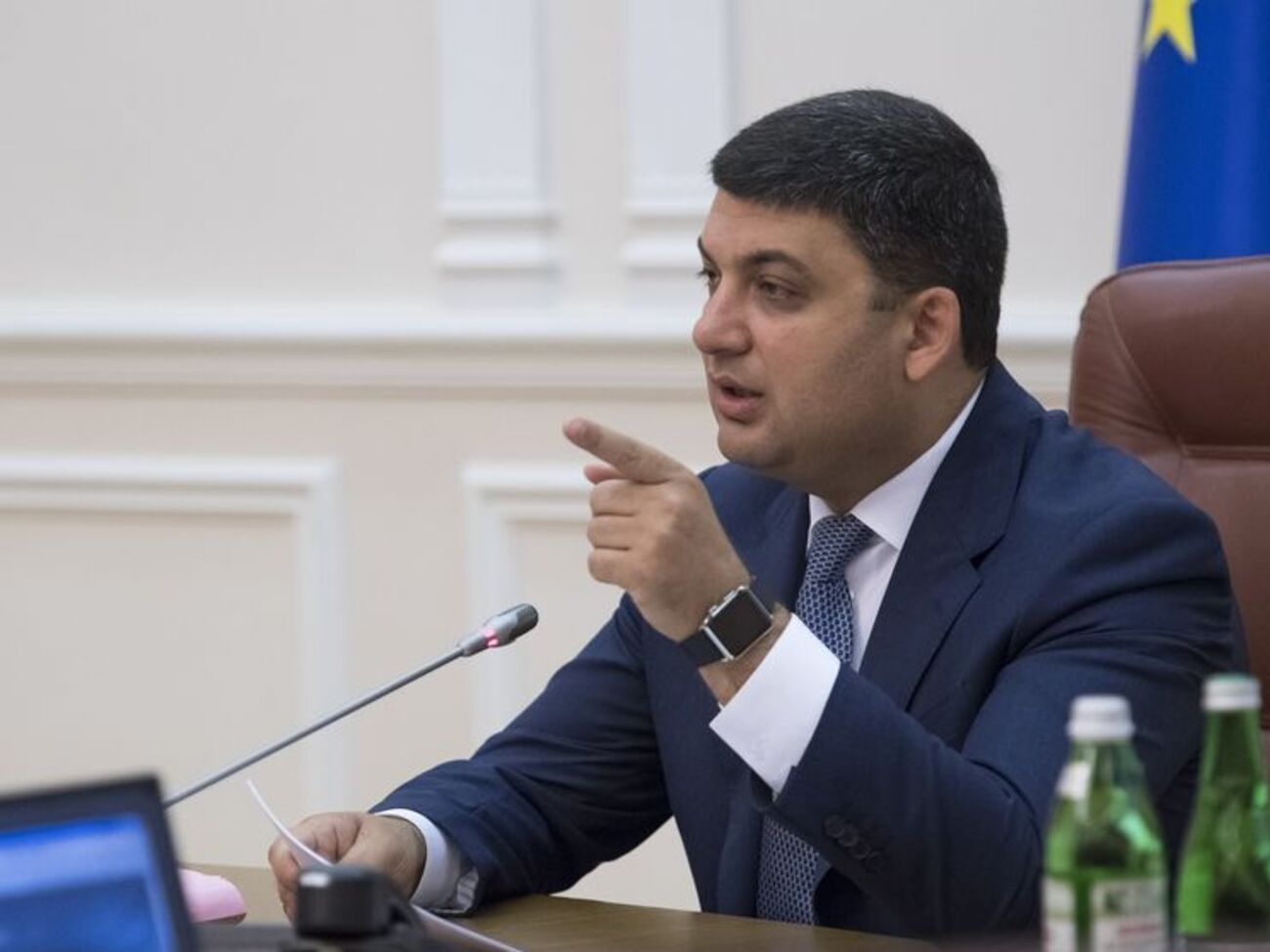 Гройсману сделали операцию на спине