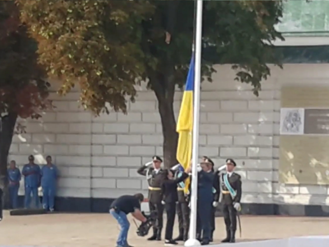 Рыбак и Порошенко подняли государственный флаг Украины