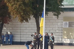 Рыбак и Порошенко подняли государственный флаг Украины
