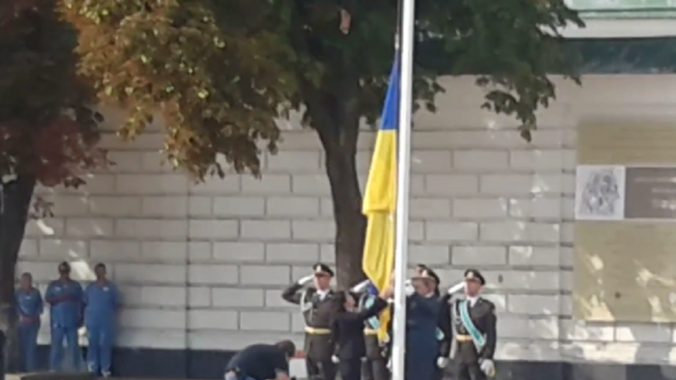 Рыбак и Порошенко подняли государственный флаг Украины