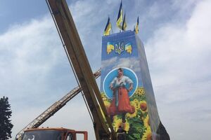 В центре Запорожья появился огромный казак