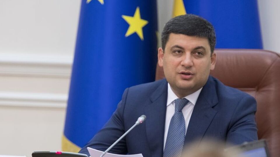 Гройсман предложил отправить чиновника-взяточника в АТО