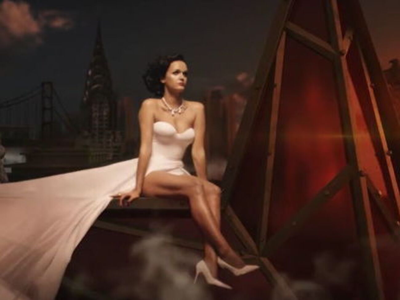 В клипе "Красный" подняли портрет Сталина