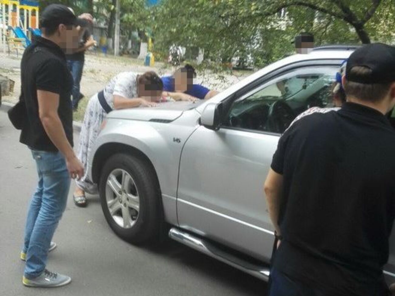 Взятку предлагали за освобождение ранее задержанных людей, подозреваемых в распространении метадона