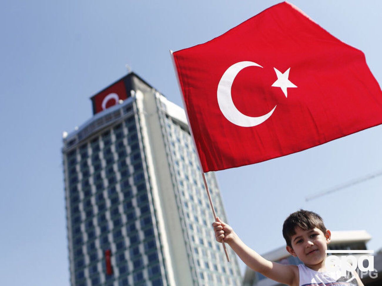 События последних лет ведут Турцию к "новому политическому поиску", считает Хакан Явуз