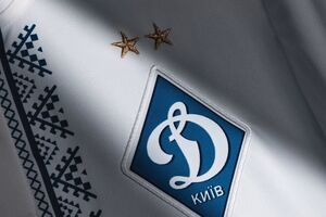 С этого сезона "Динамо" в домашних матчах выступает в форме с патриотическим орнаментом