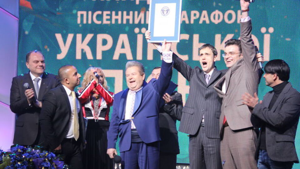 За четыре дня в эфире прозвучало больше 2 тысяч песен