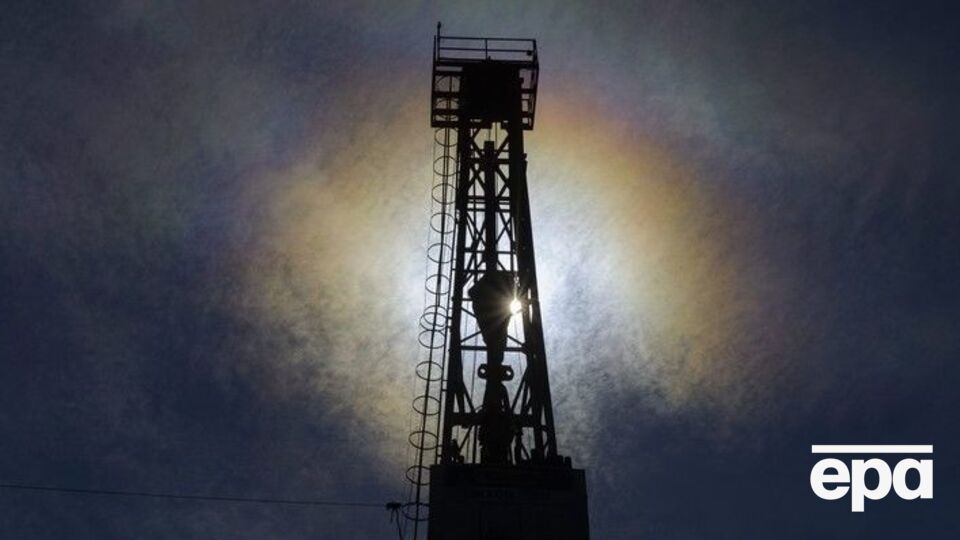 Нефть подорожала на фоне ожиданий данных о запасах нефти в США