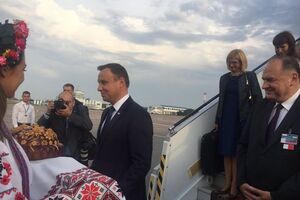 Дуда прибыл в Борисполь