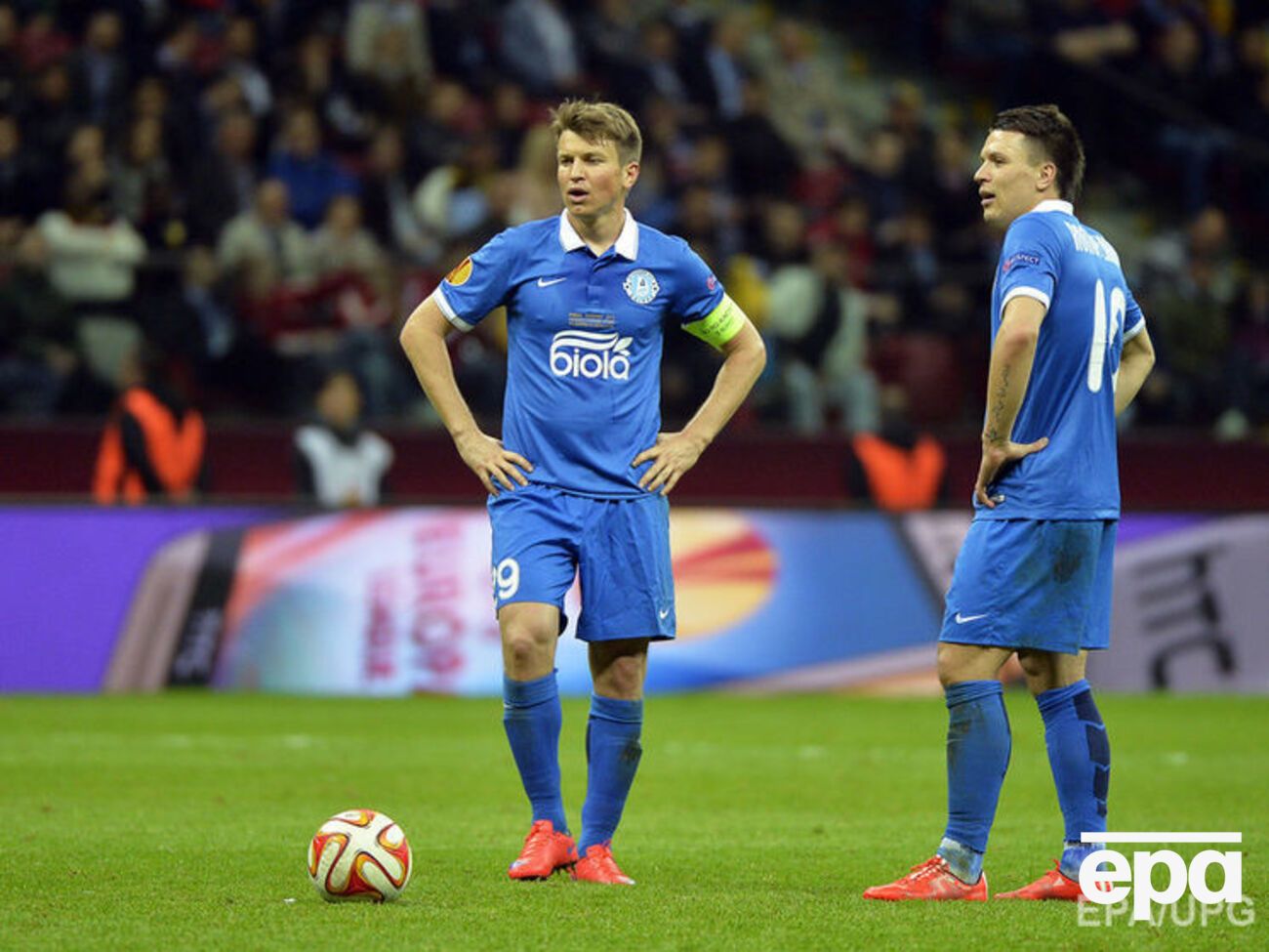 Ротань (слева) выступал за "Днепр" в течение 15 лет