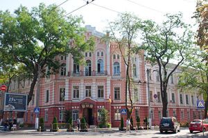 Прокуратура обвиняет одного из руководителей вуза в растрате