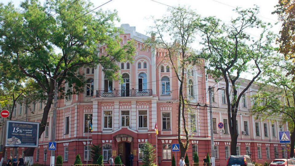 Прокуратура обвиняет одного из руководителей вуза в растрате