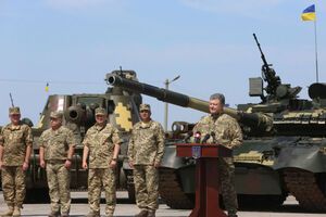 Порошенко принял участие в торжественной церемонии в Чугуеве