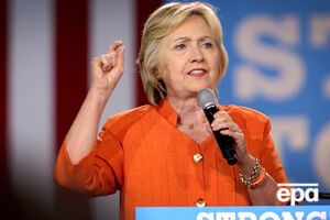 Клинтон наращивает отрыв от Трампа