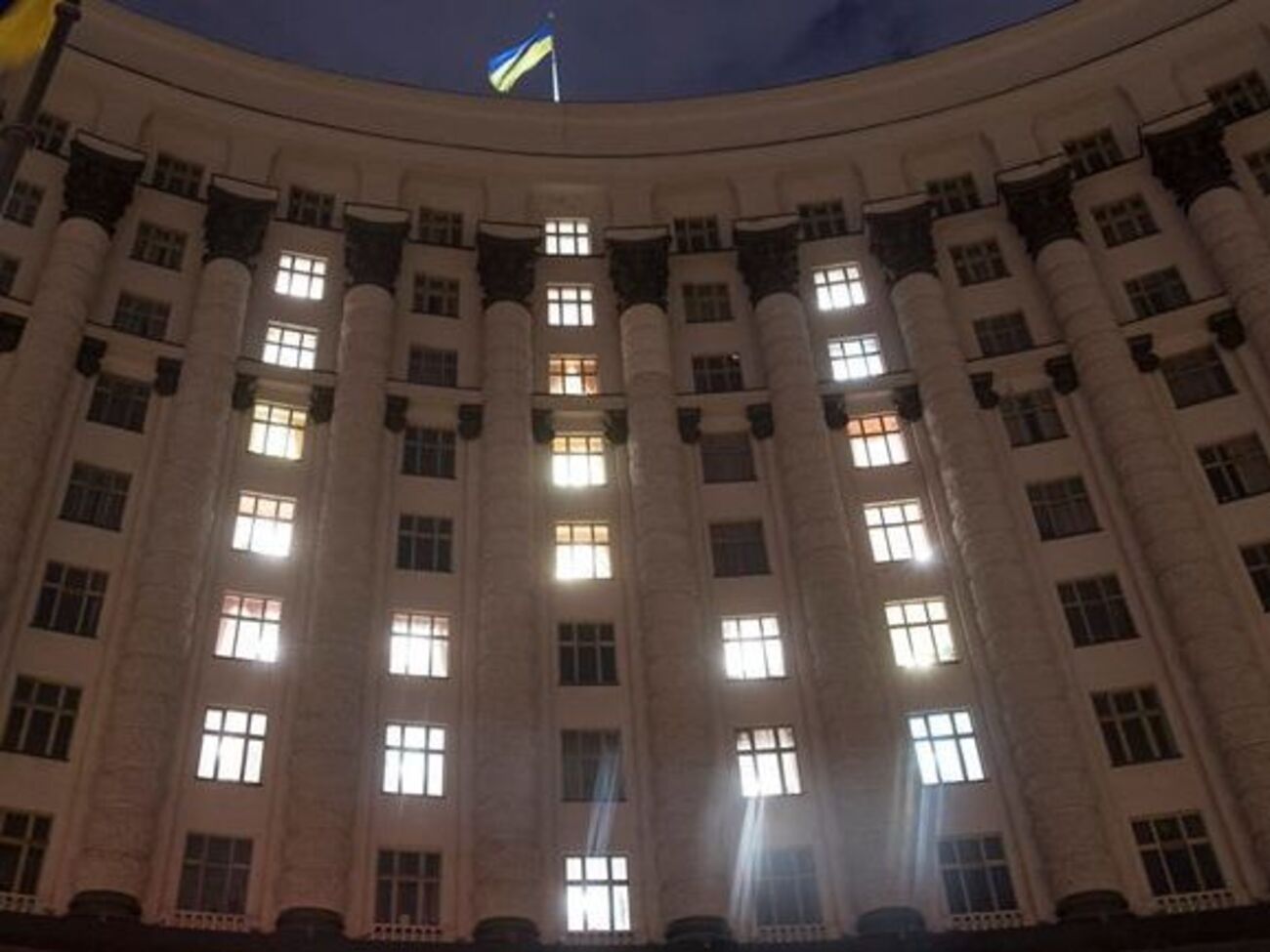 Вечером перед Днем Независимости на Кабмине "засветился" трезубец